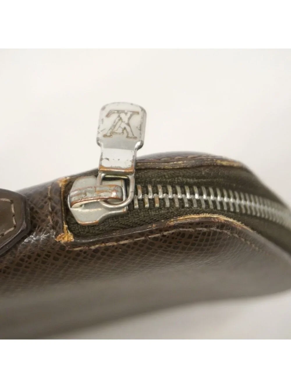 Louis Vuitton Wallet Taiga Organizer Atoll Grizzly